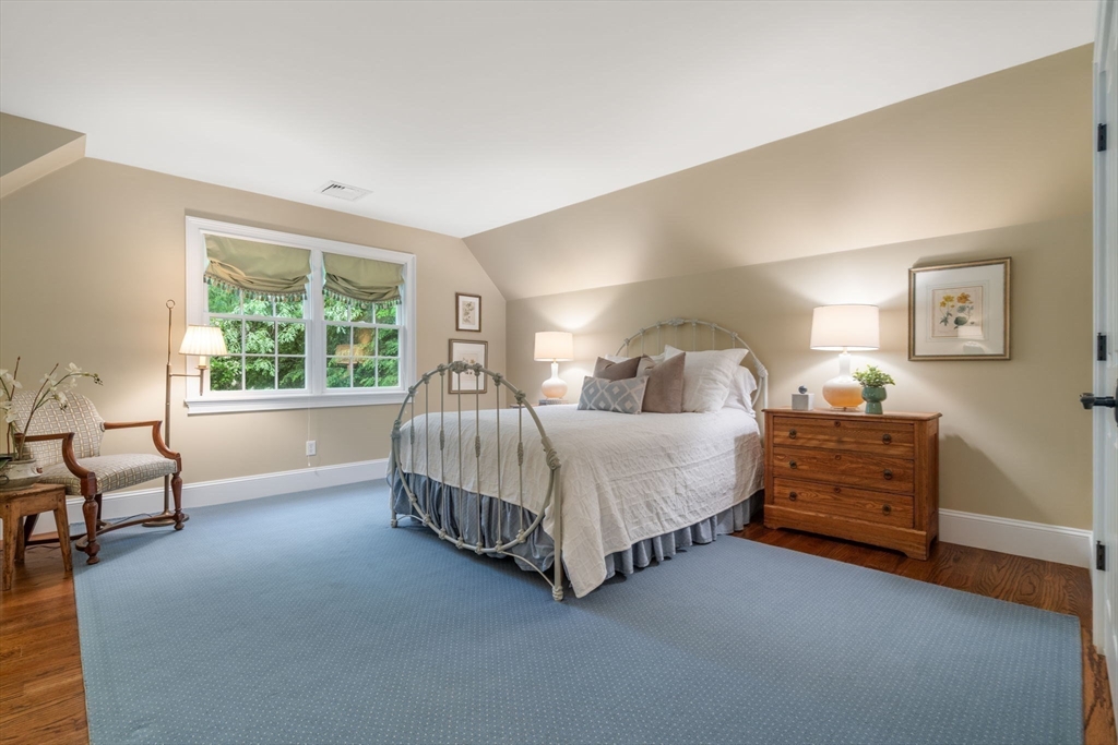 200 Edgewater Dr