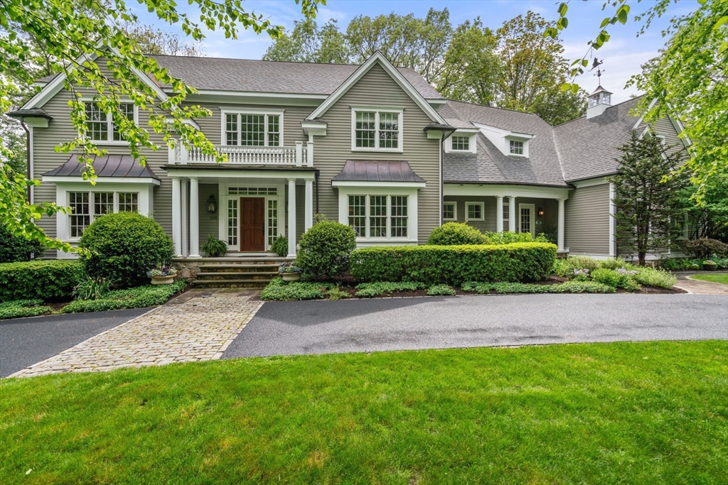 200 Edgewater Dr