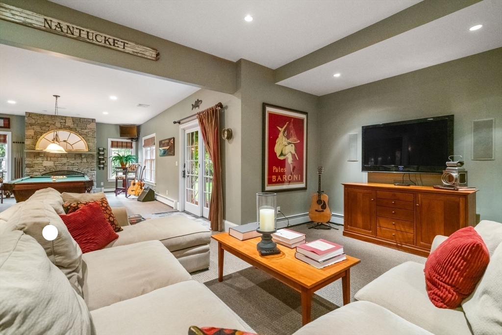 200 Edgewater Dr
