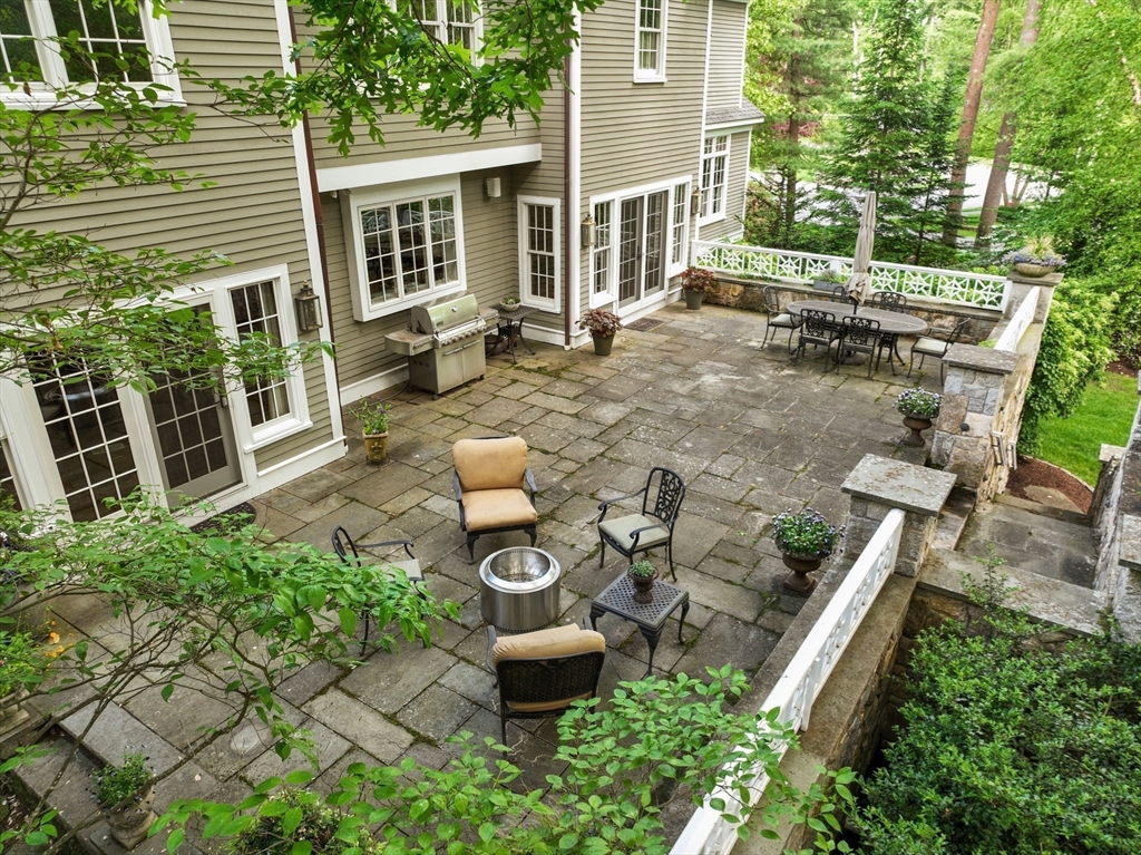 200 Edgewater Dr