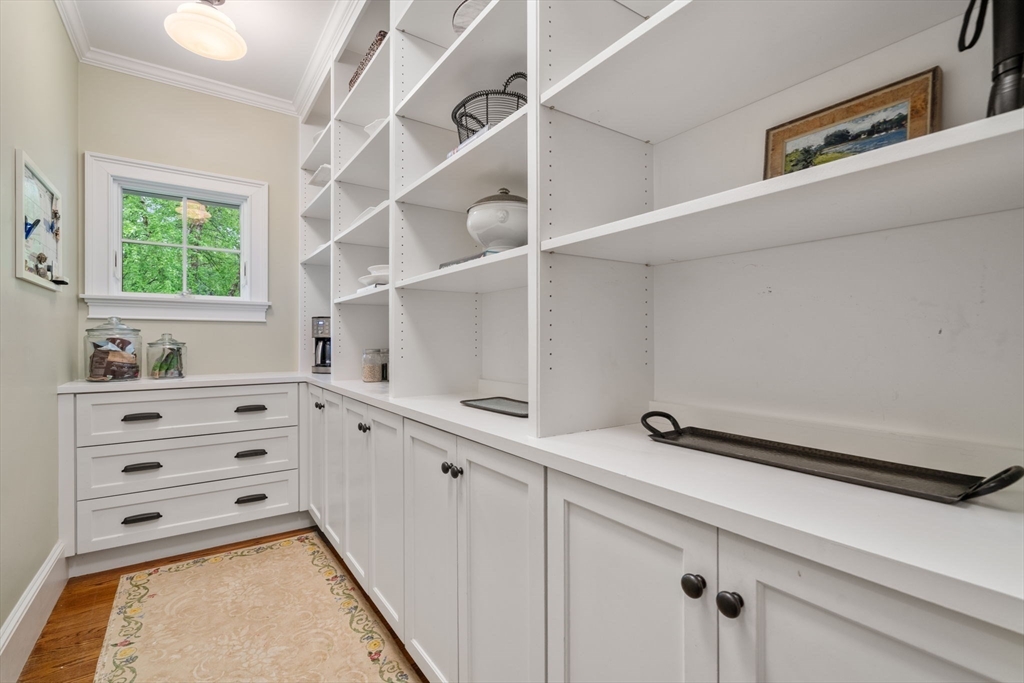 200 Edgewater Dr