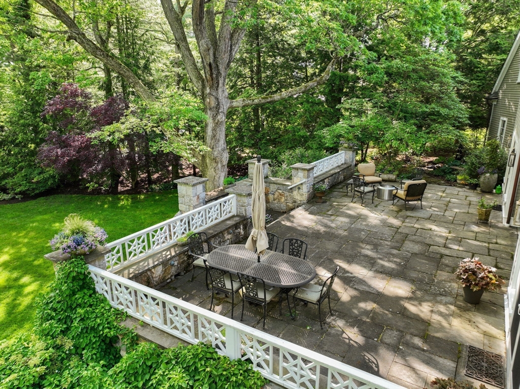200 Edgewater Dr