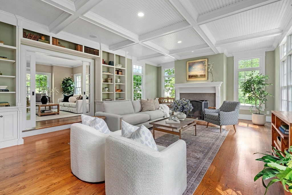 200 Edgewater Dr