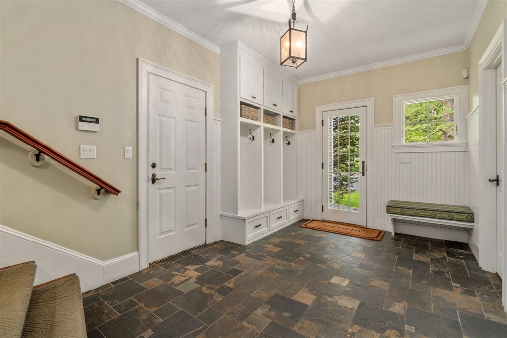 200 Edgewater Dr