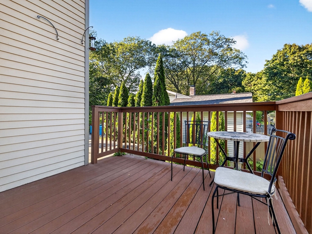 15 Crest Rd