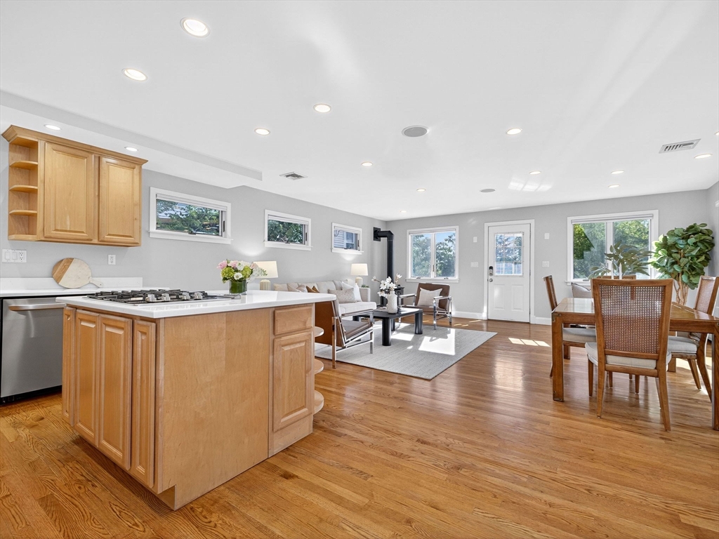 15 Crest Rd