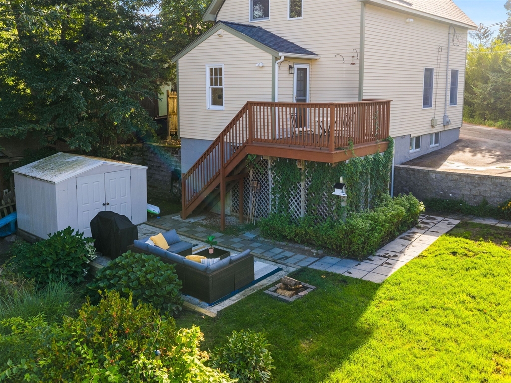 15 Crest Rd