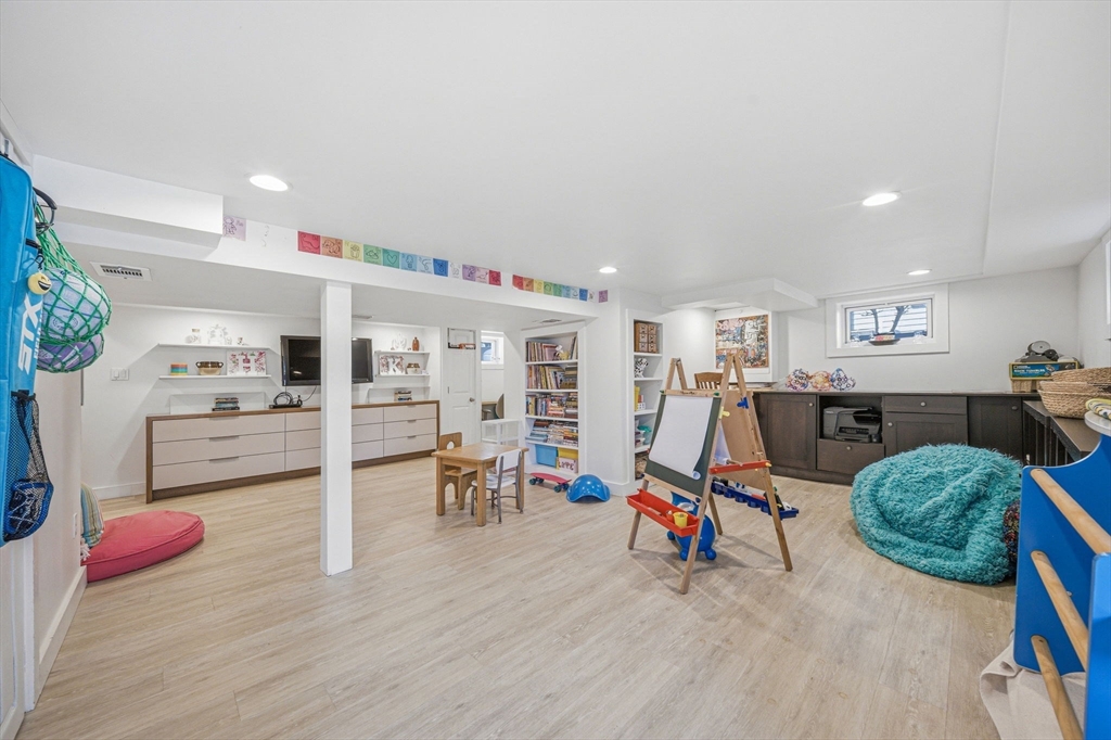 28 Lilly Ln
