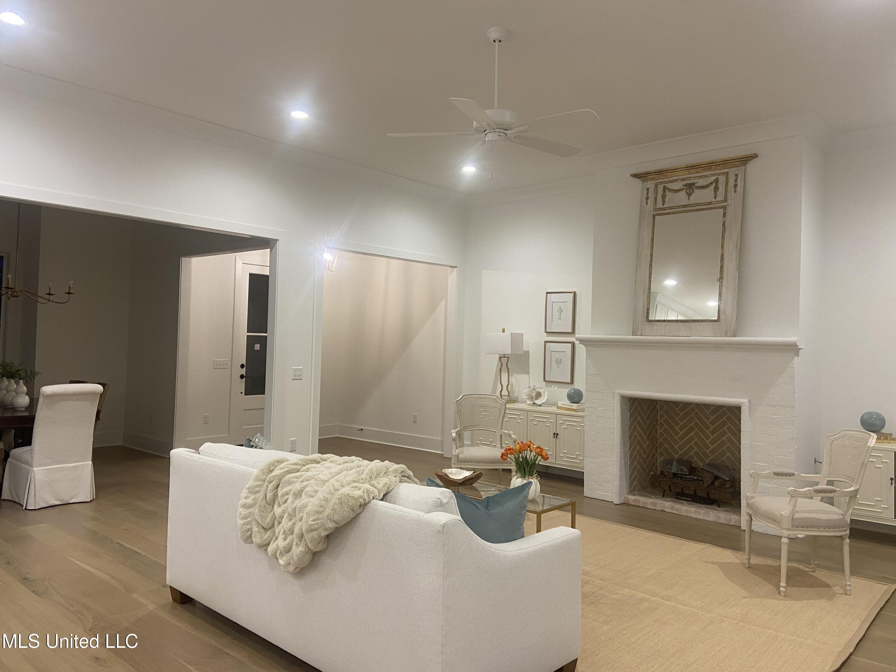 114 Heron'S Bay Circle