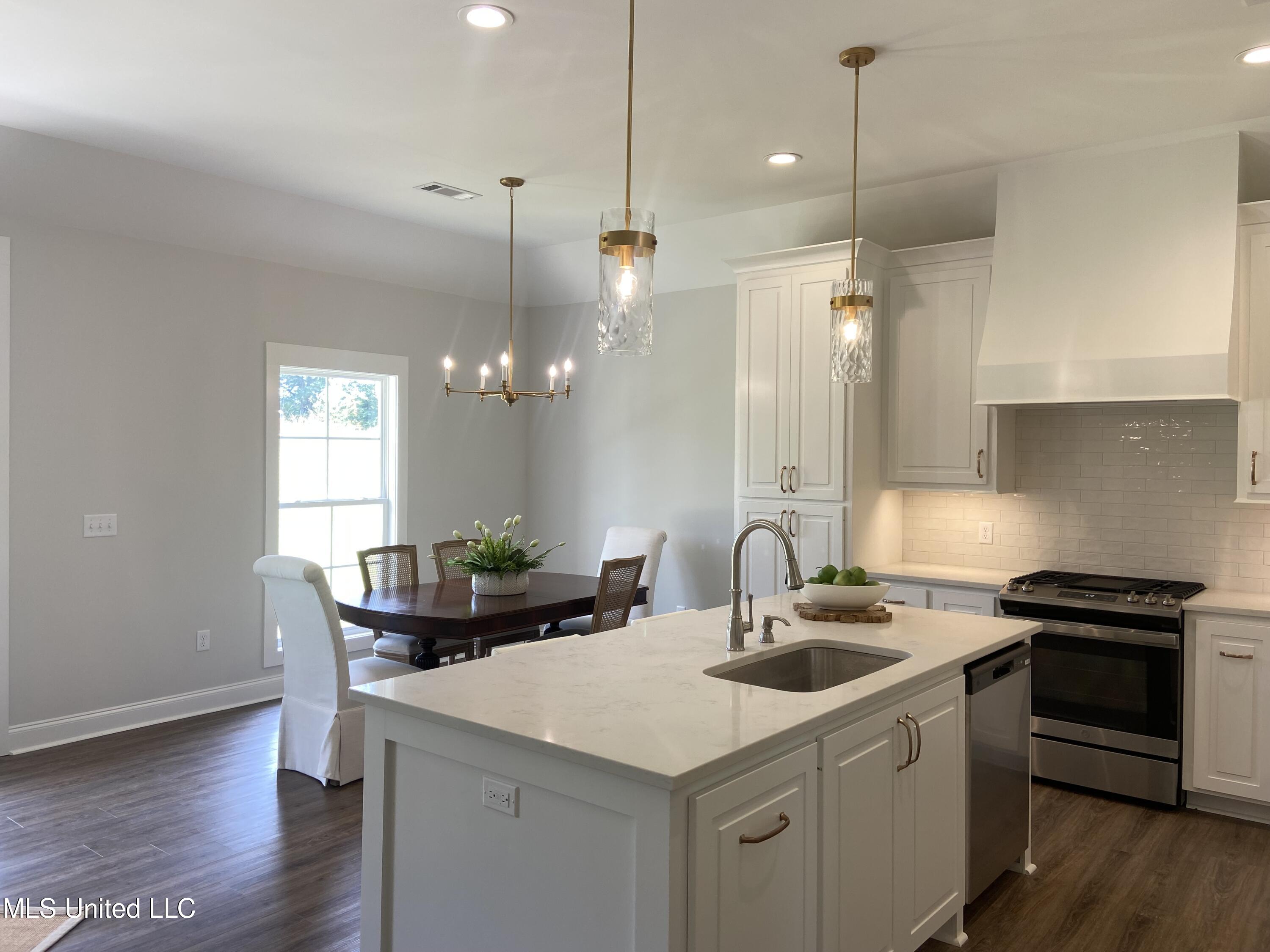 506 Black Cherry Cove