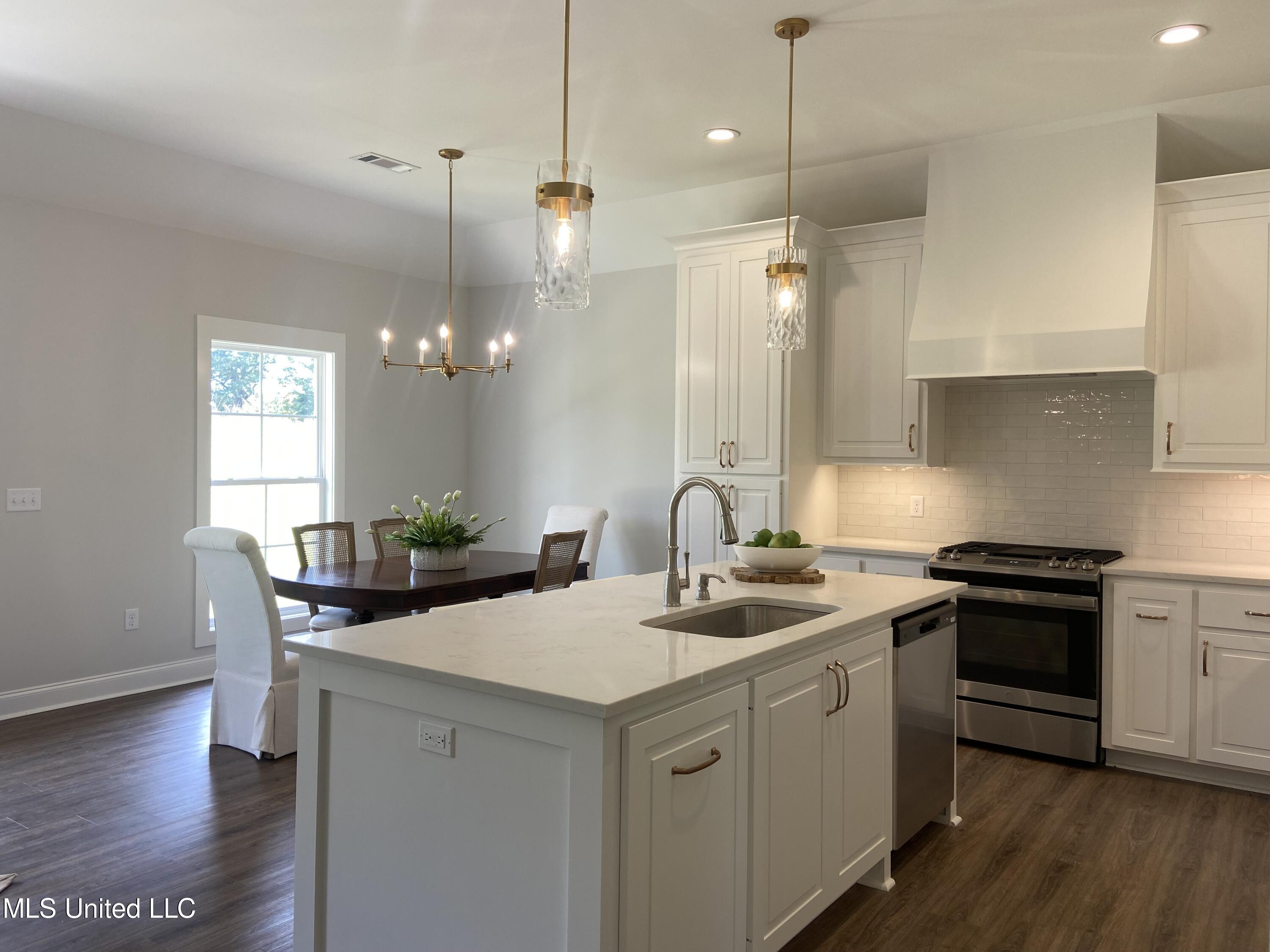 506 Black Cherry Cove