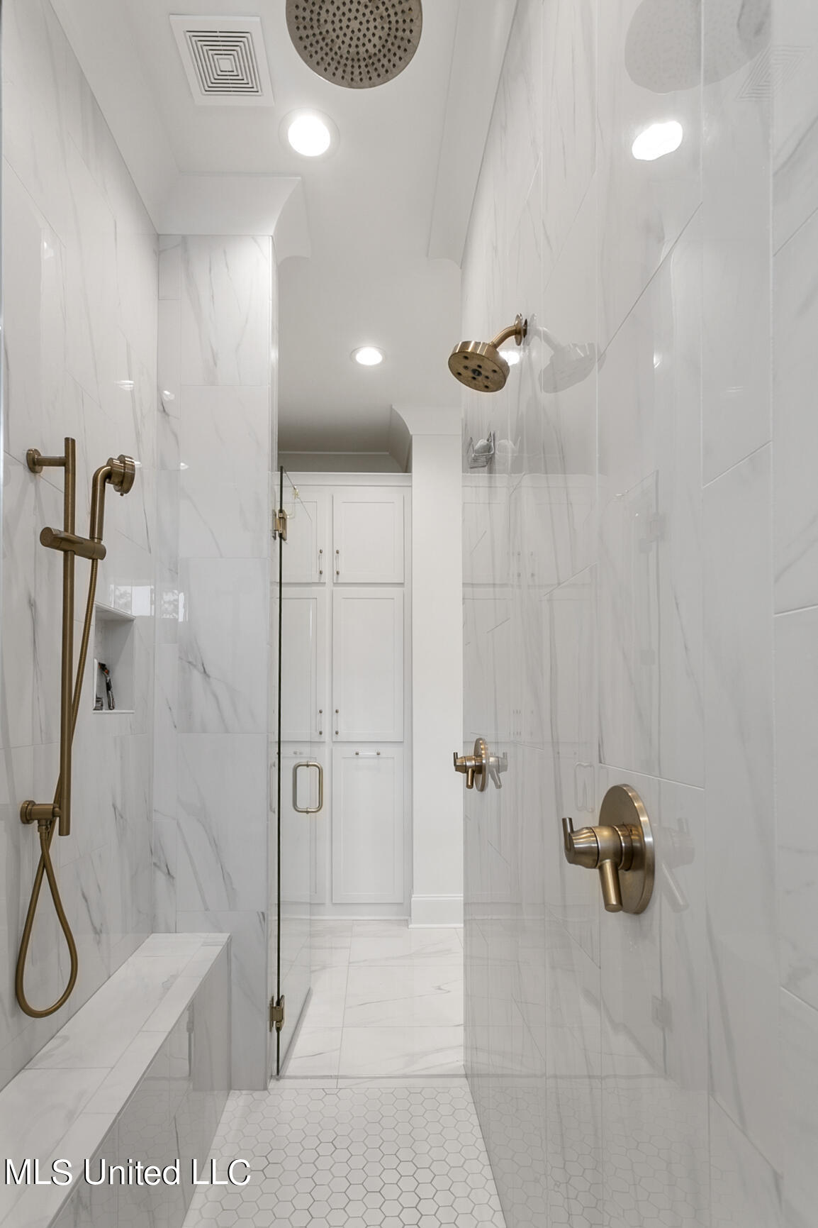 141 Saddle Brook Cove