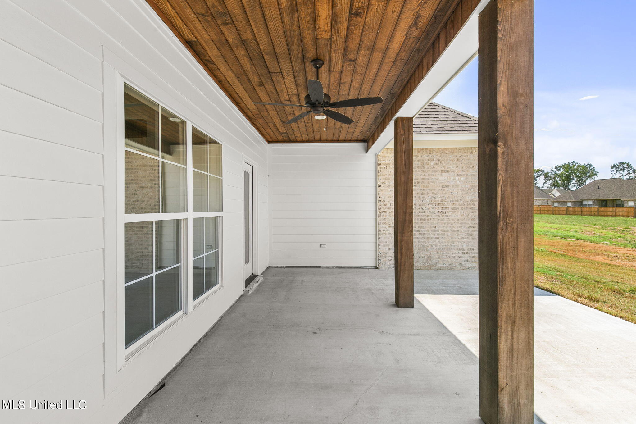 111 Hunters Way