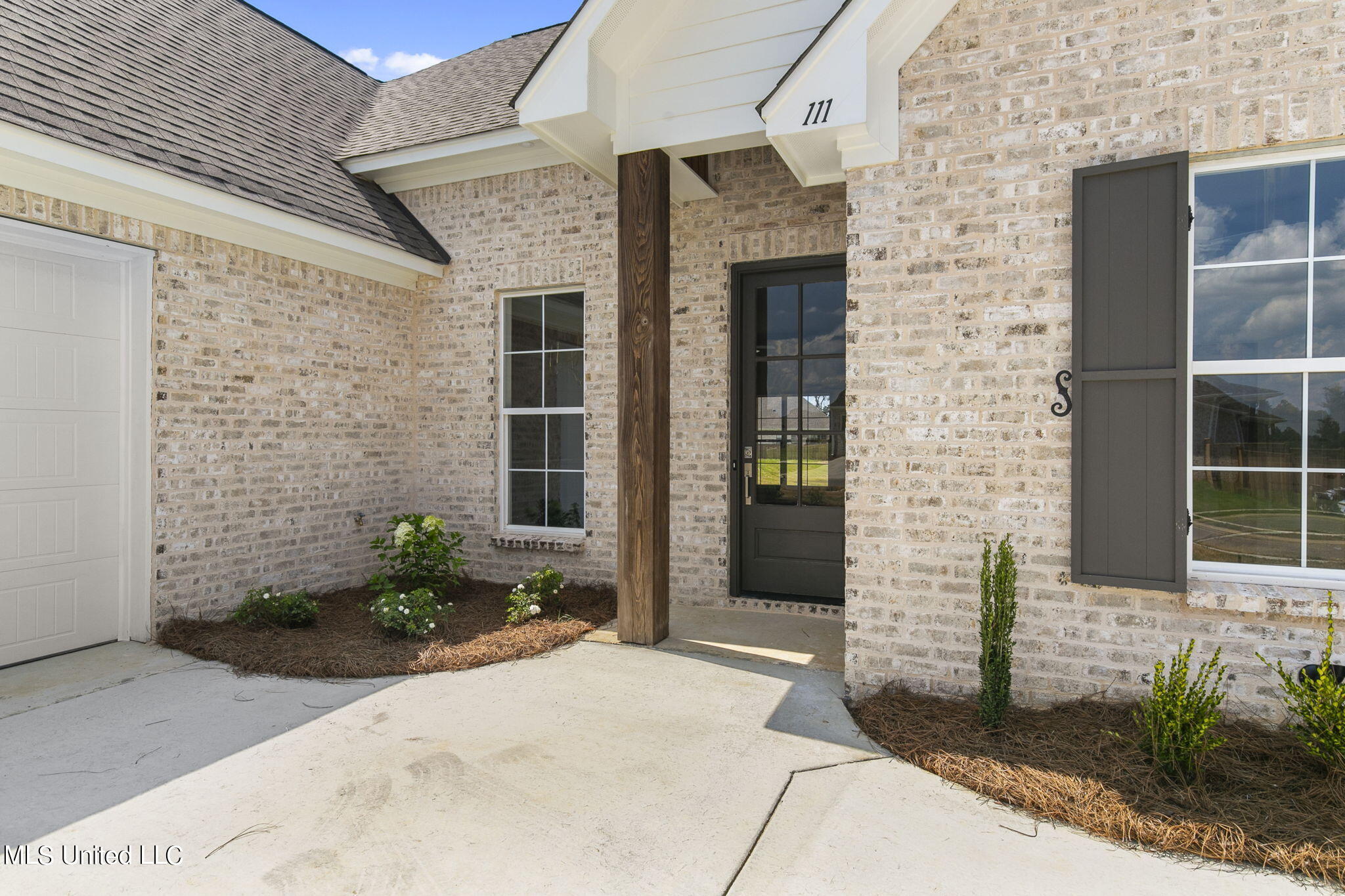 111 Hunters Way