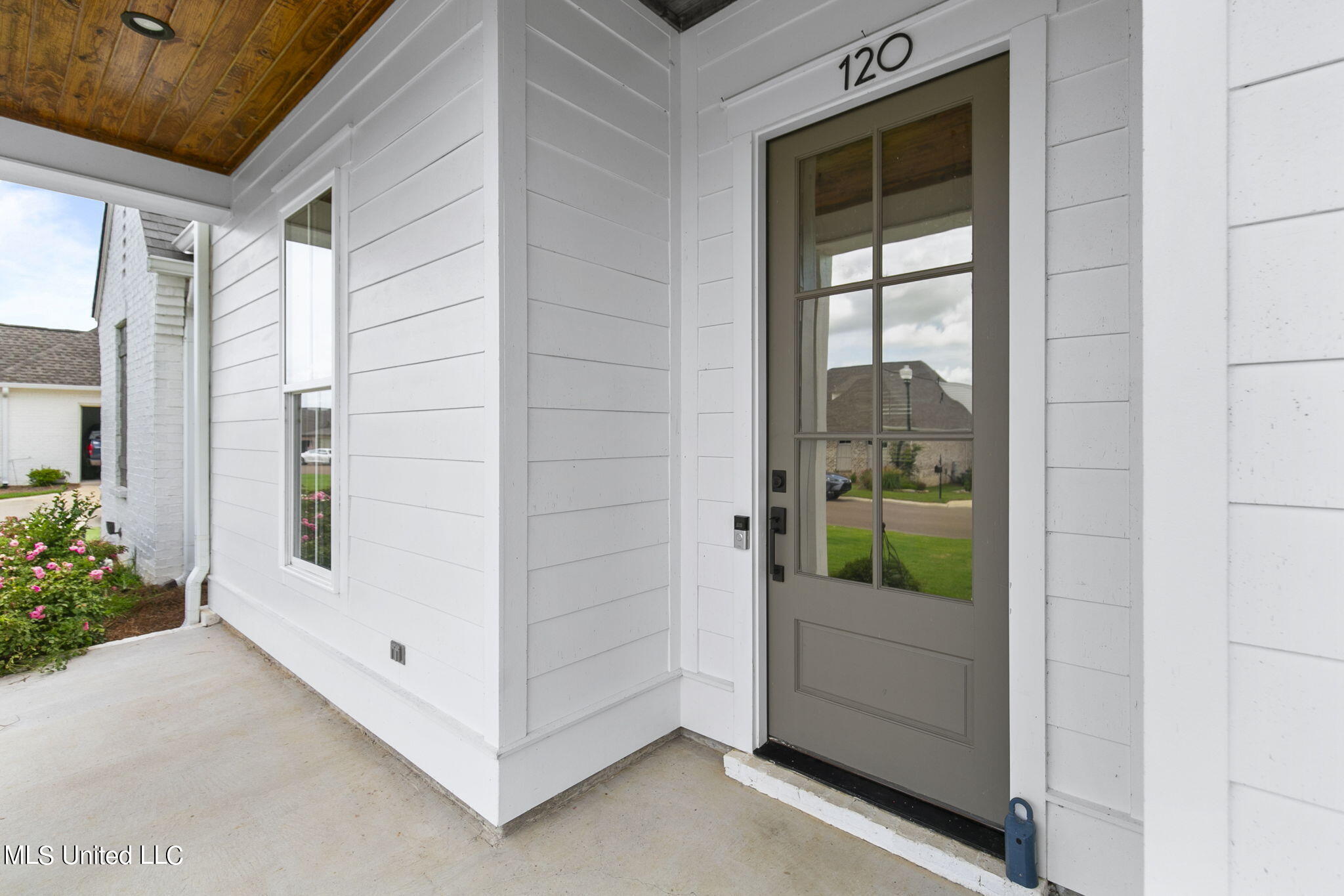 120 Bridgewater Loop