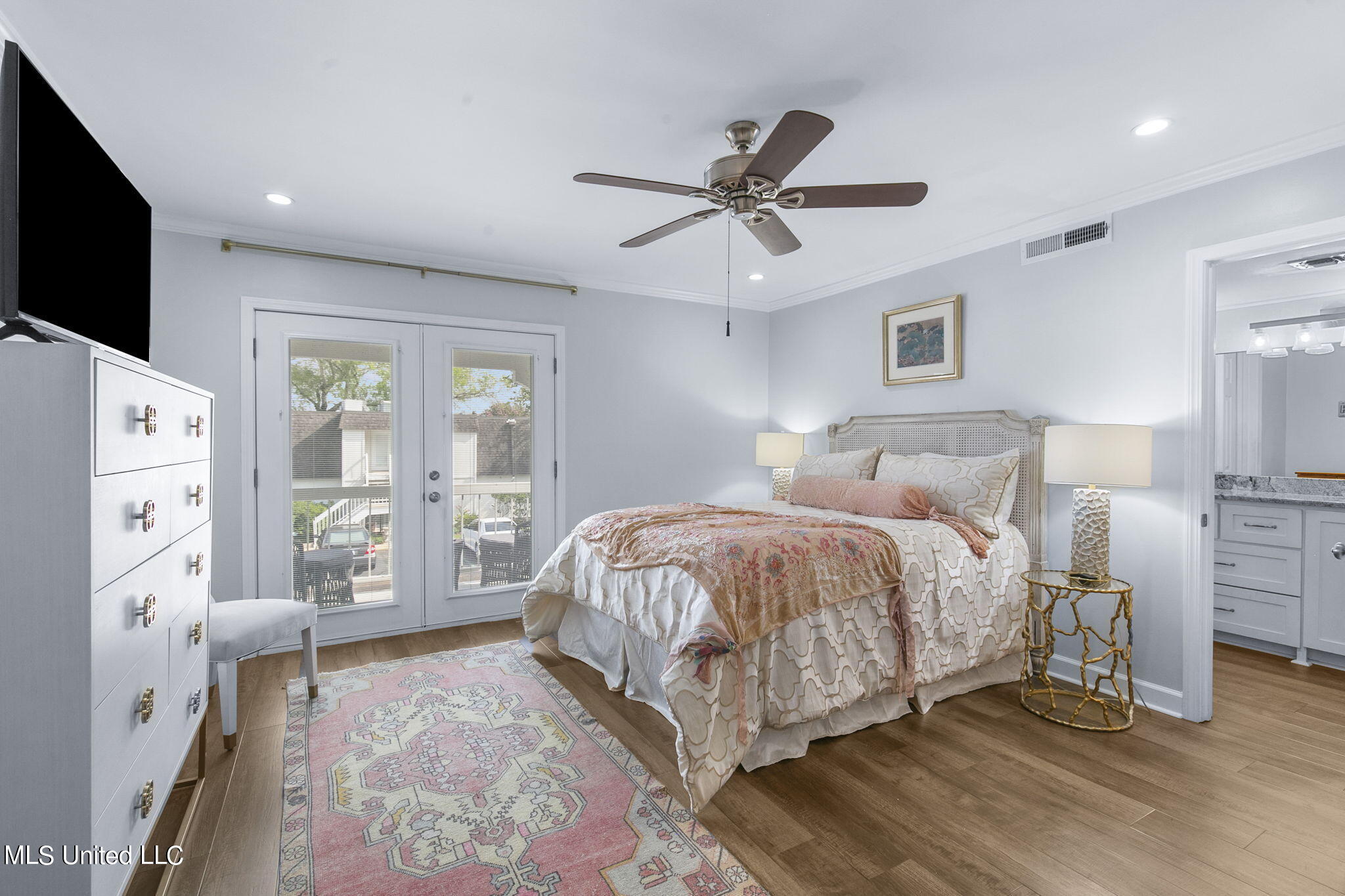 550 Post Road, 602