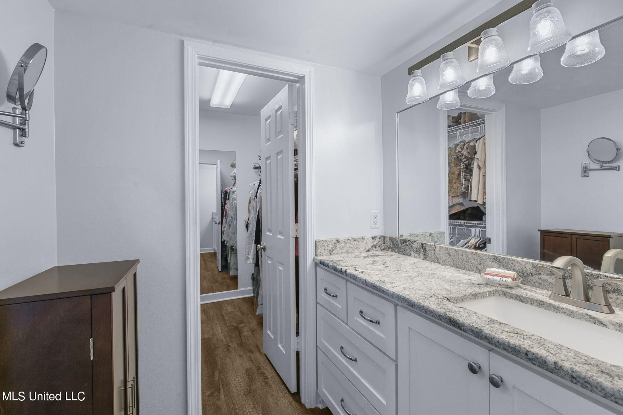 550 Post Road, 602