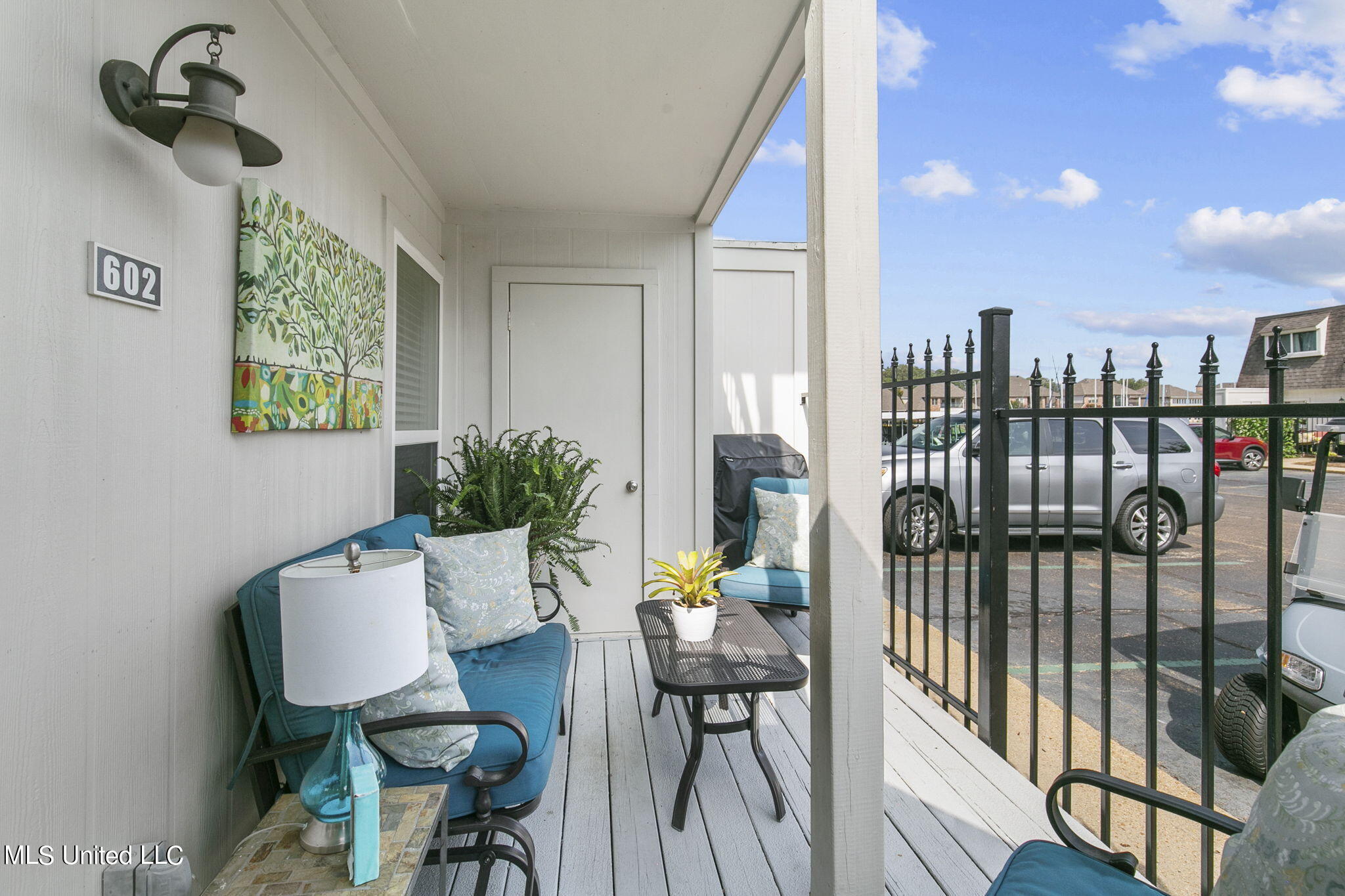 550 Post Road, 602