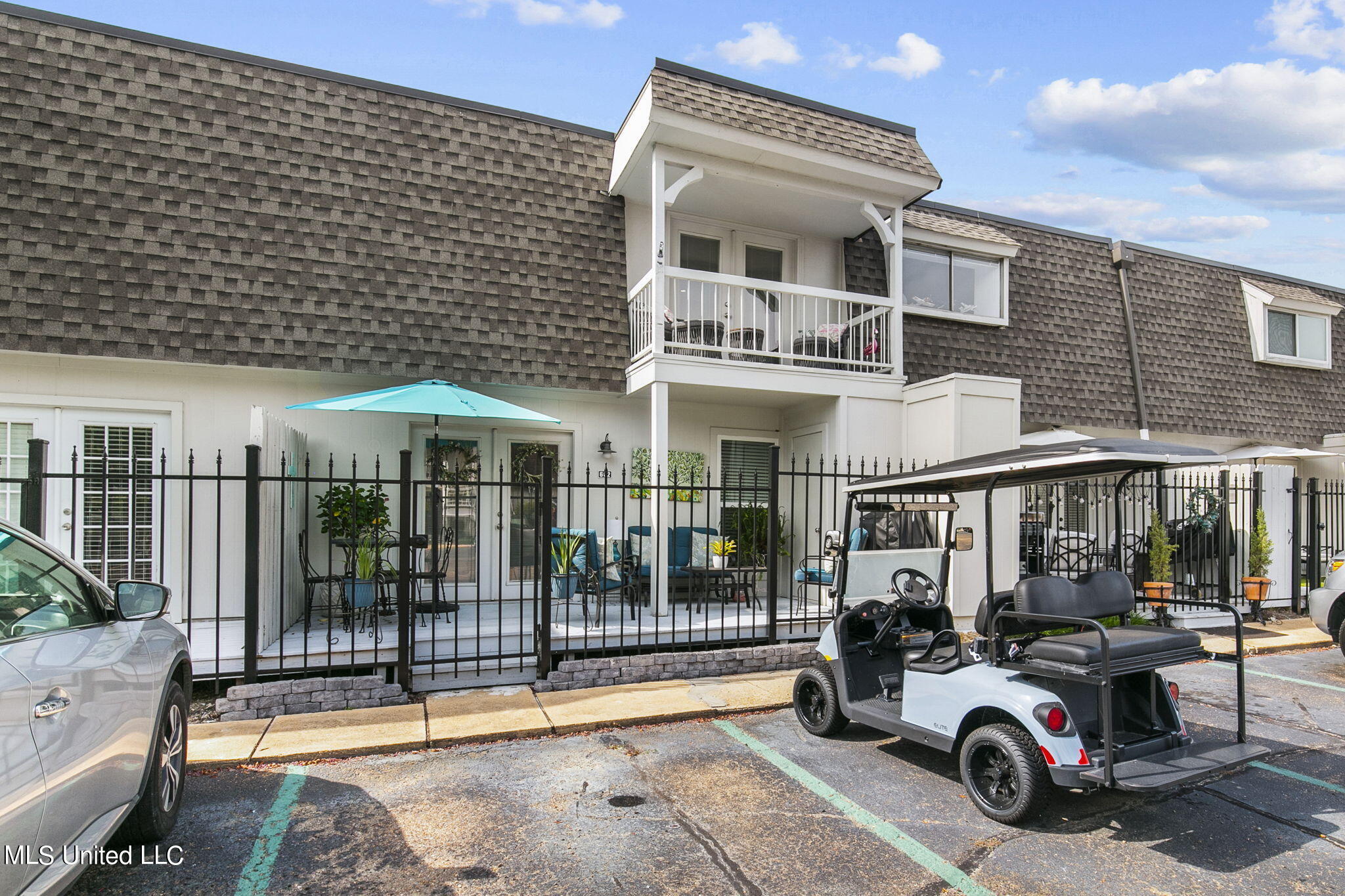 550 Post Road, 602