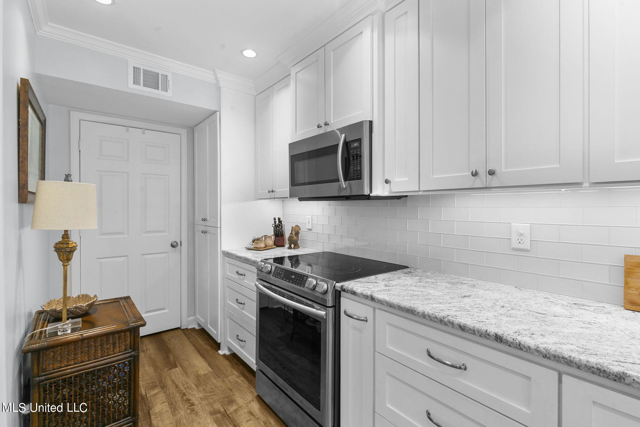 550 Post Road, 602