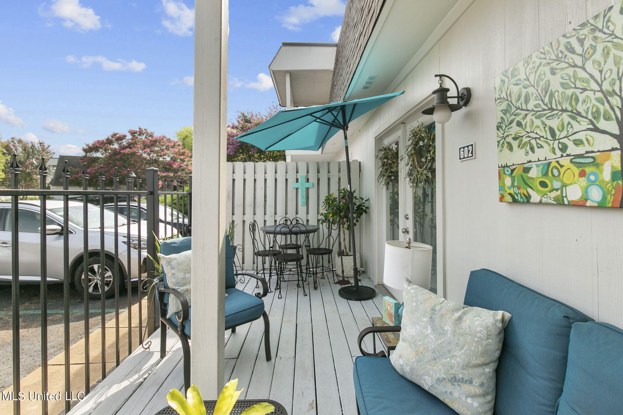 550 Post Road, 602