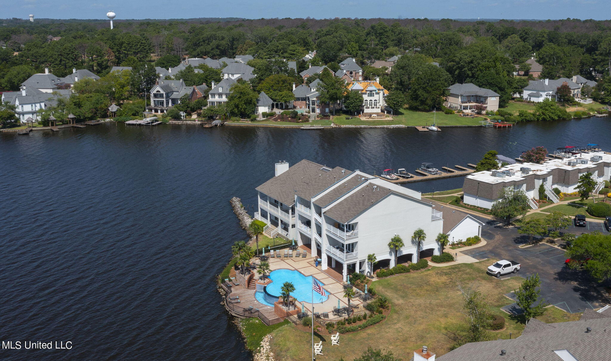 550 Post Road, 602