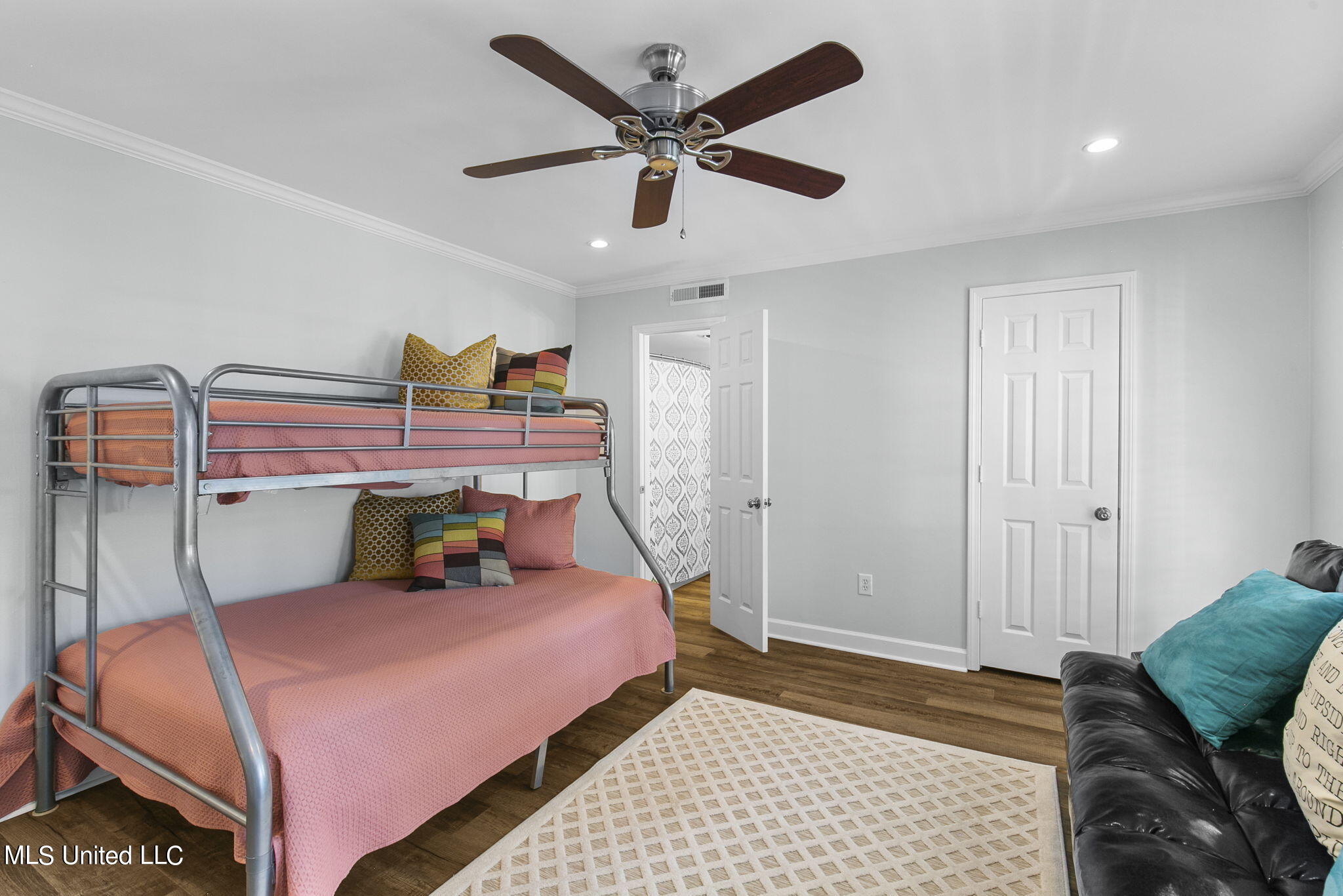 550 Post Road, 602