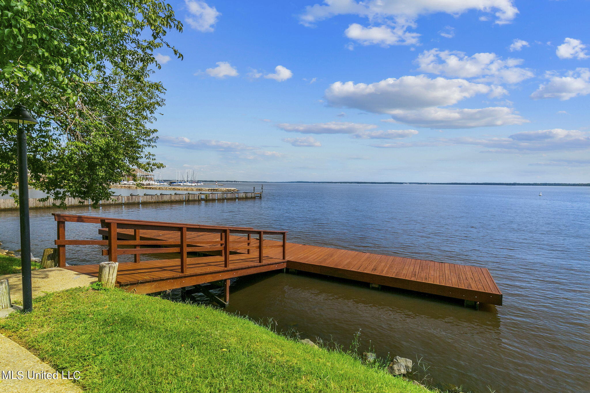 550 Post Road, 602