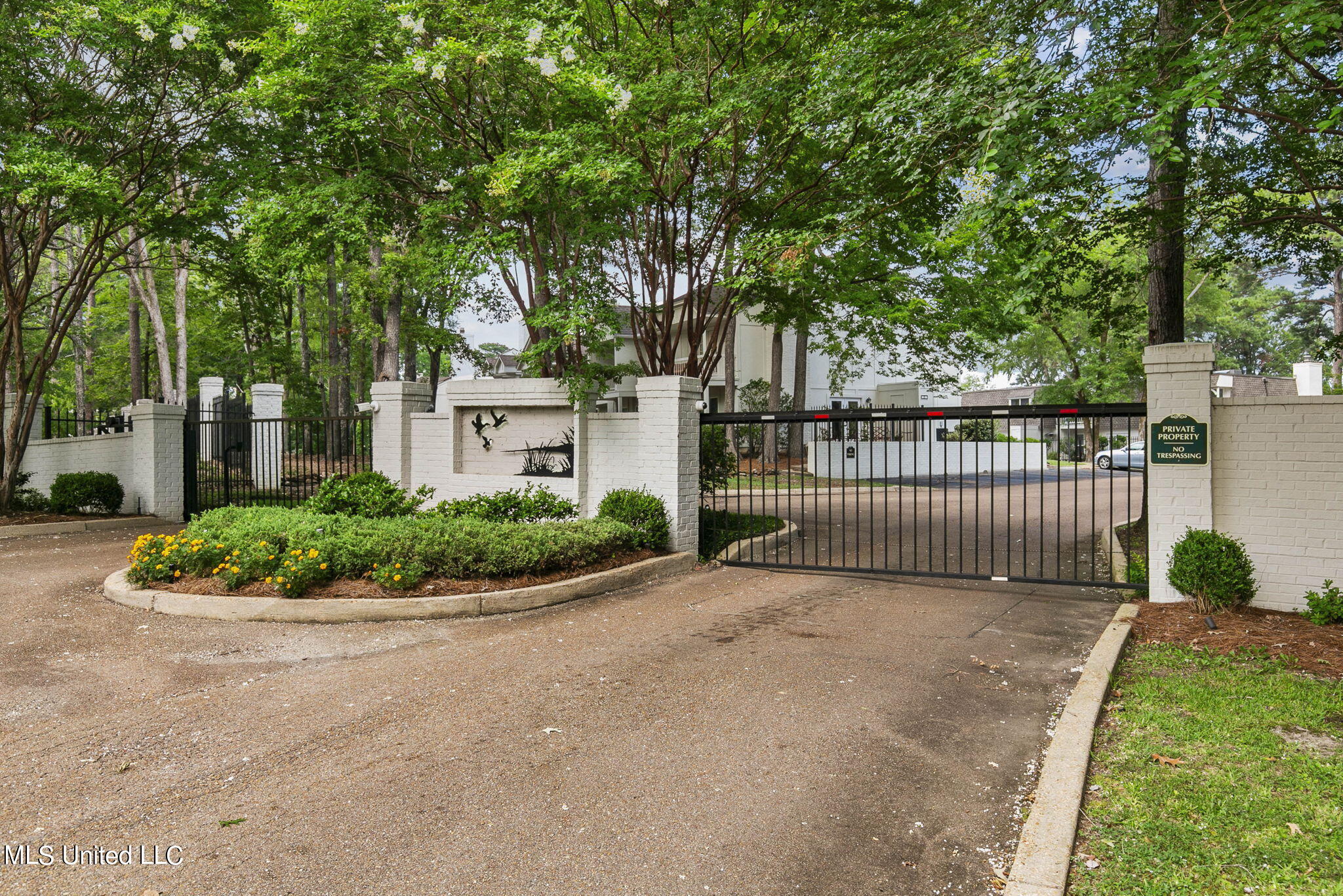 550 Post Road, 602