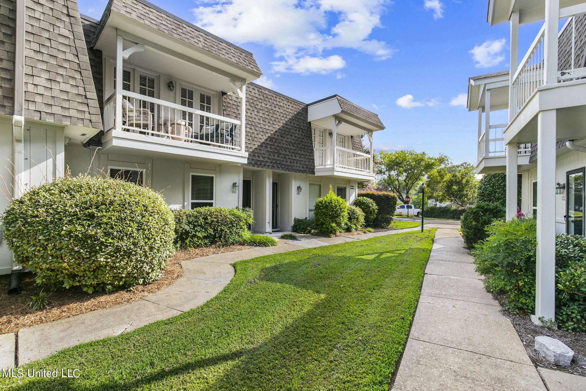 550 Post Road, 602