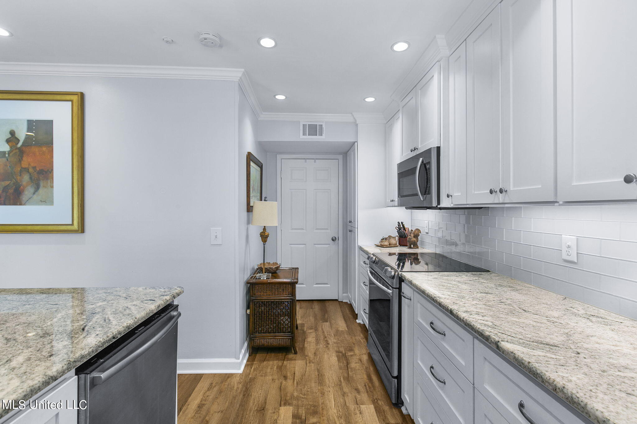 550 Post Road, 602