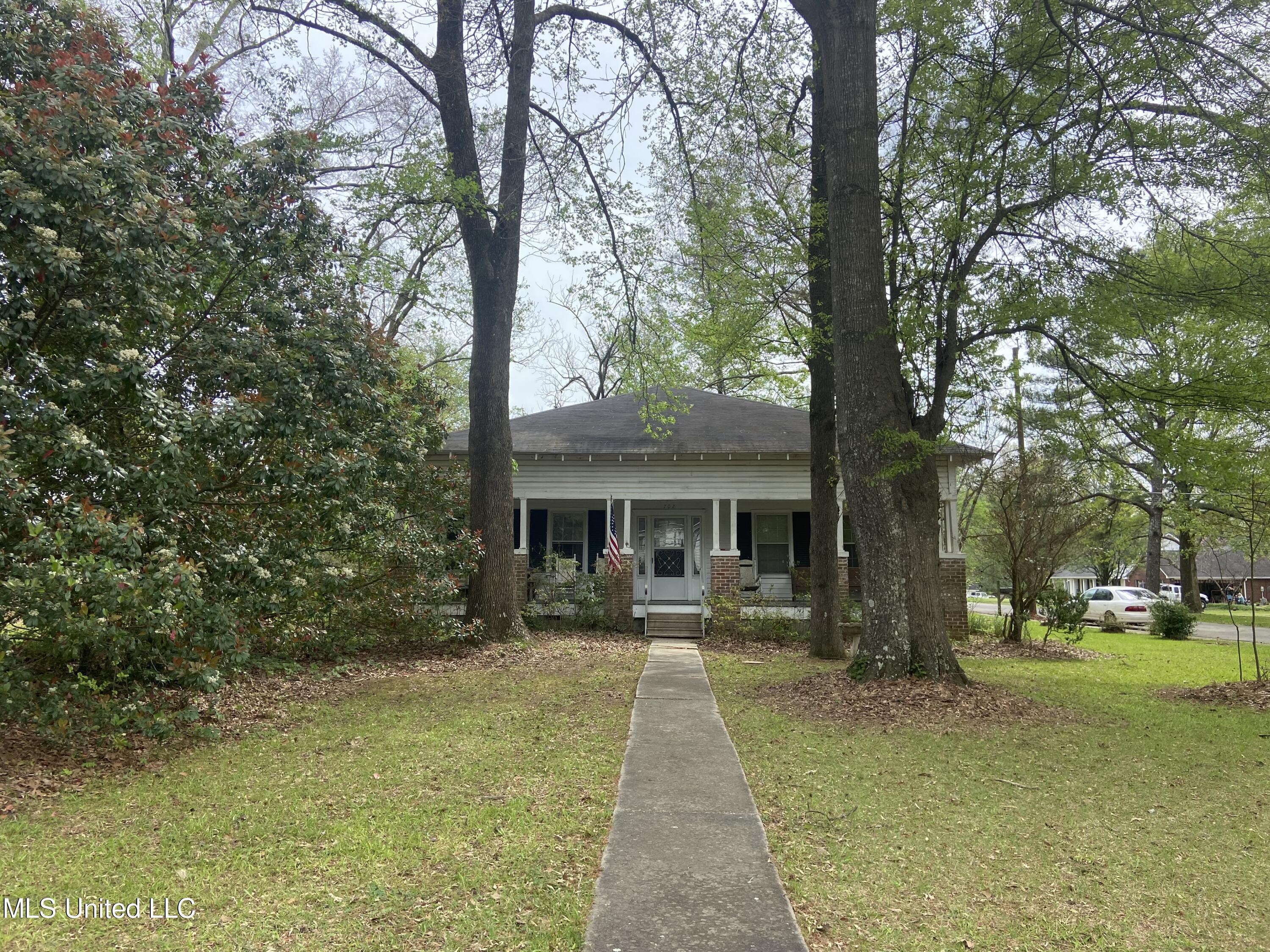 702 E Jackson Road