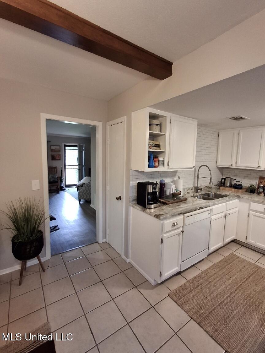 404 Lakebend Place