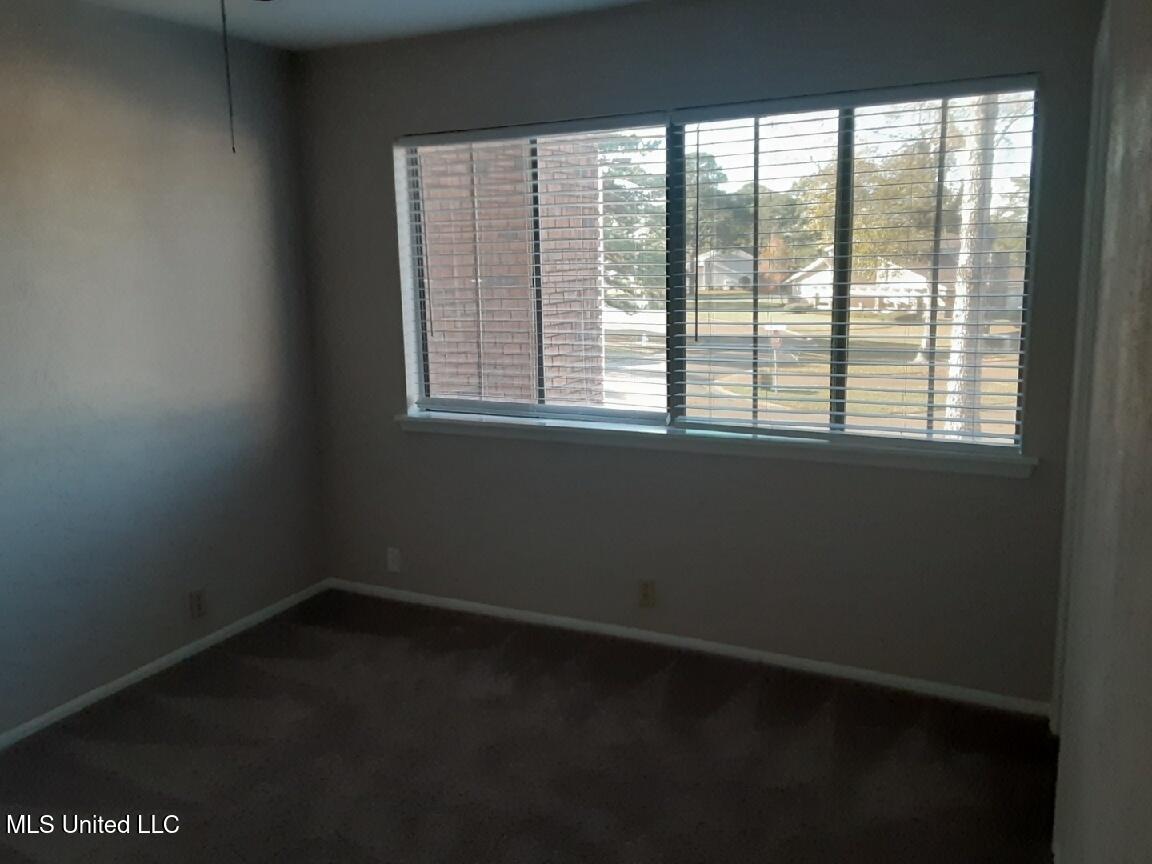 404 Lakebend Place