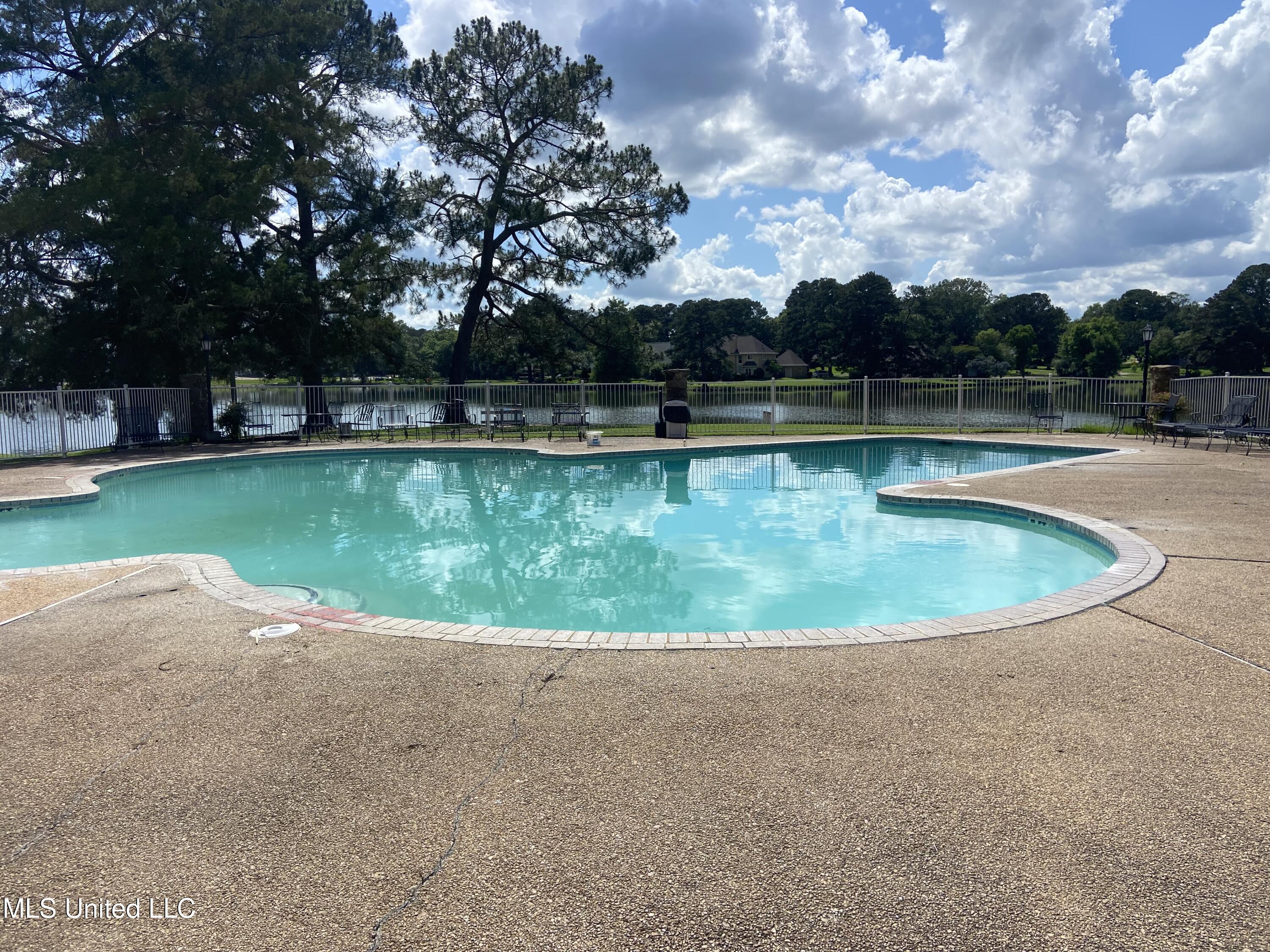 404 Lakebend Place