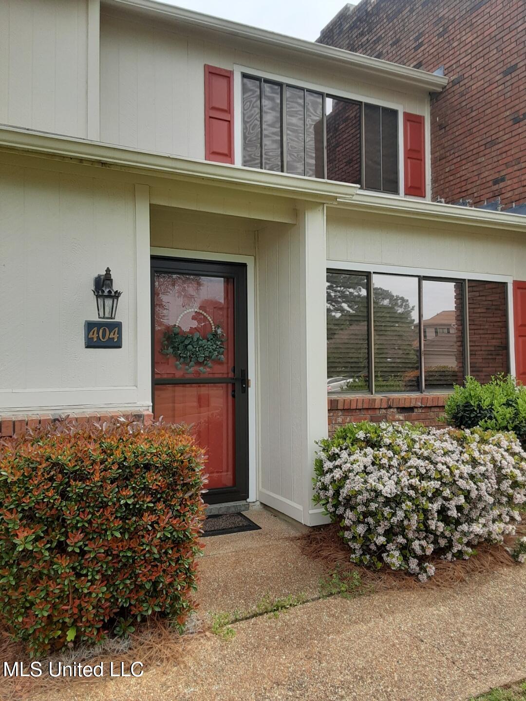 404 Lakebend Place