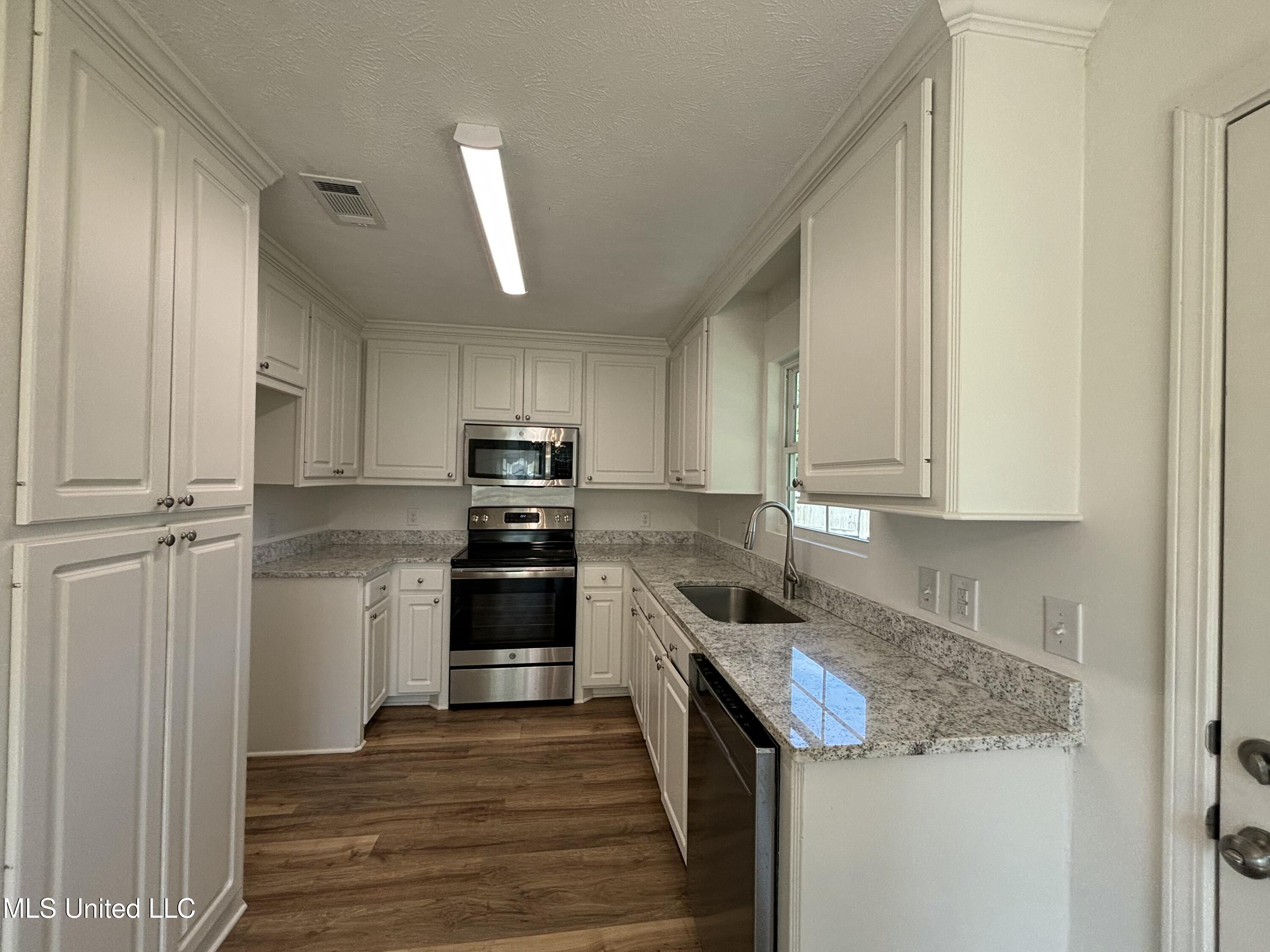 1028 Spanish Oak Boulevard