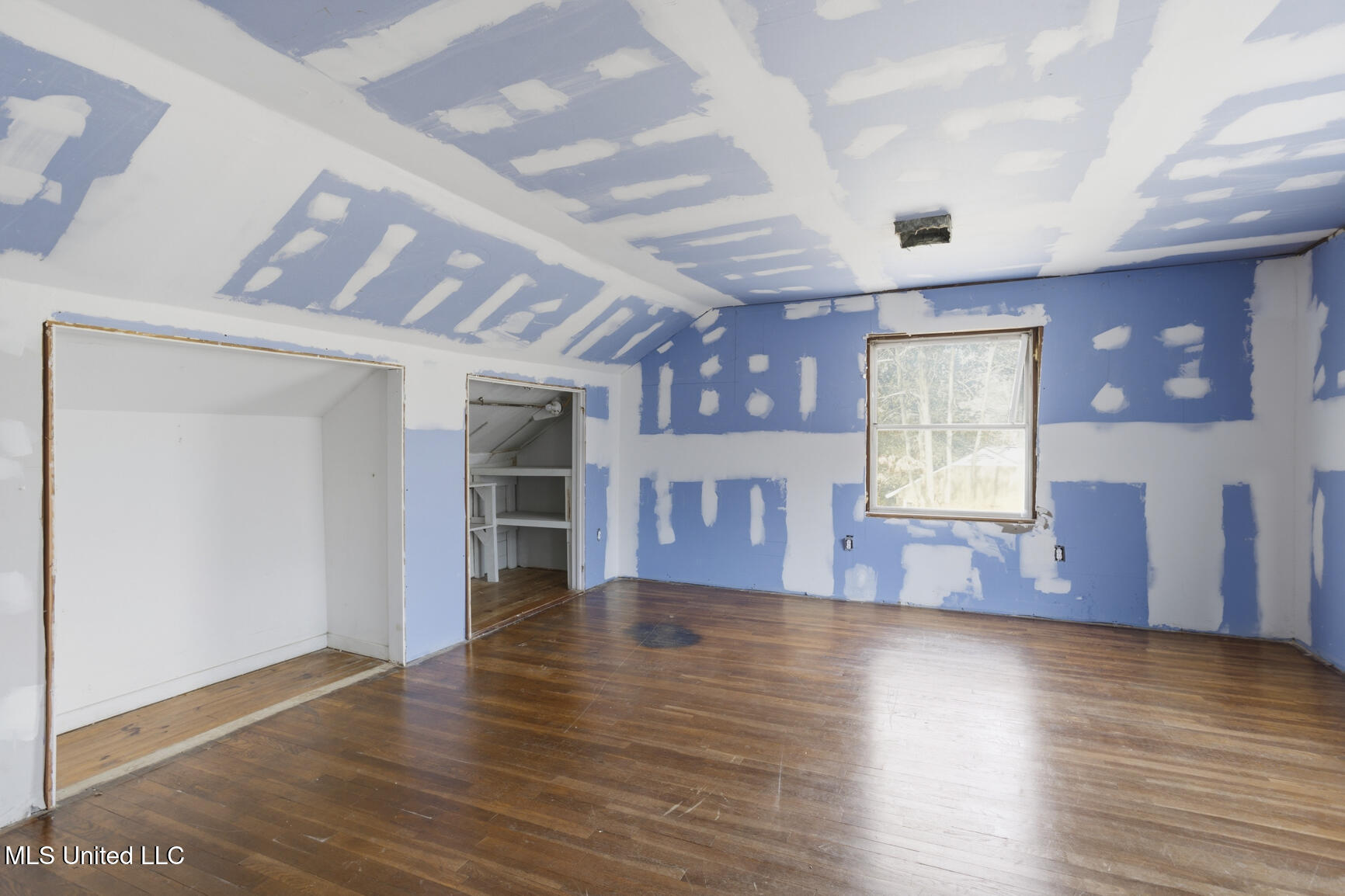 1112 Meadowbrook Road