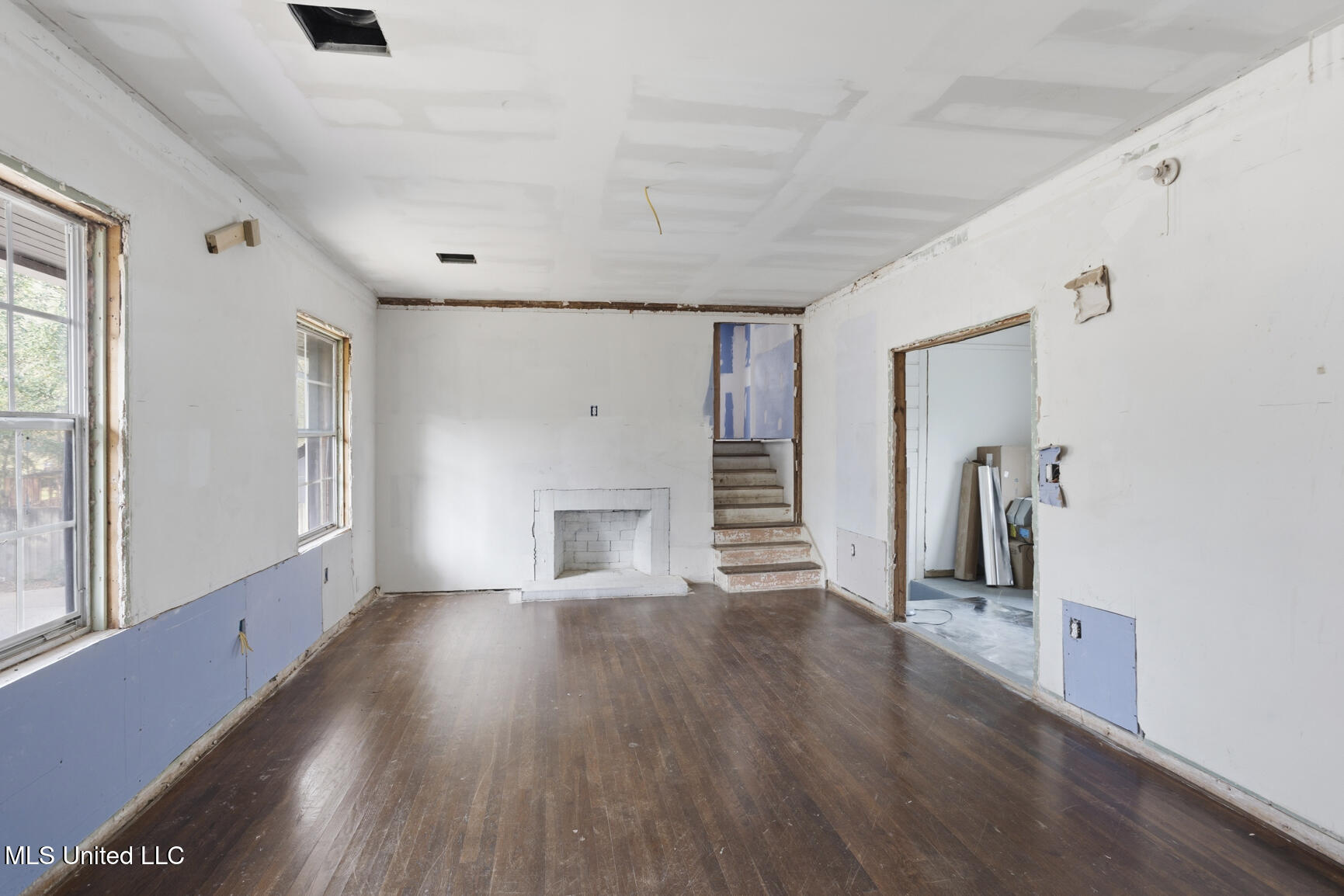 1112 Meadowbrook Road