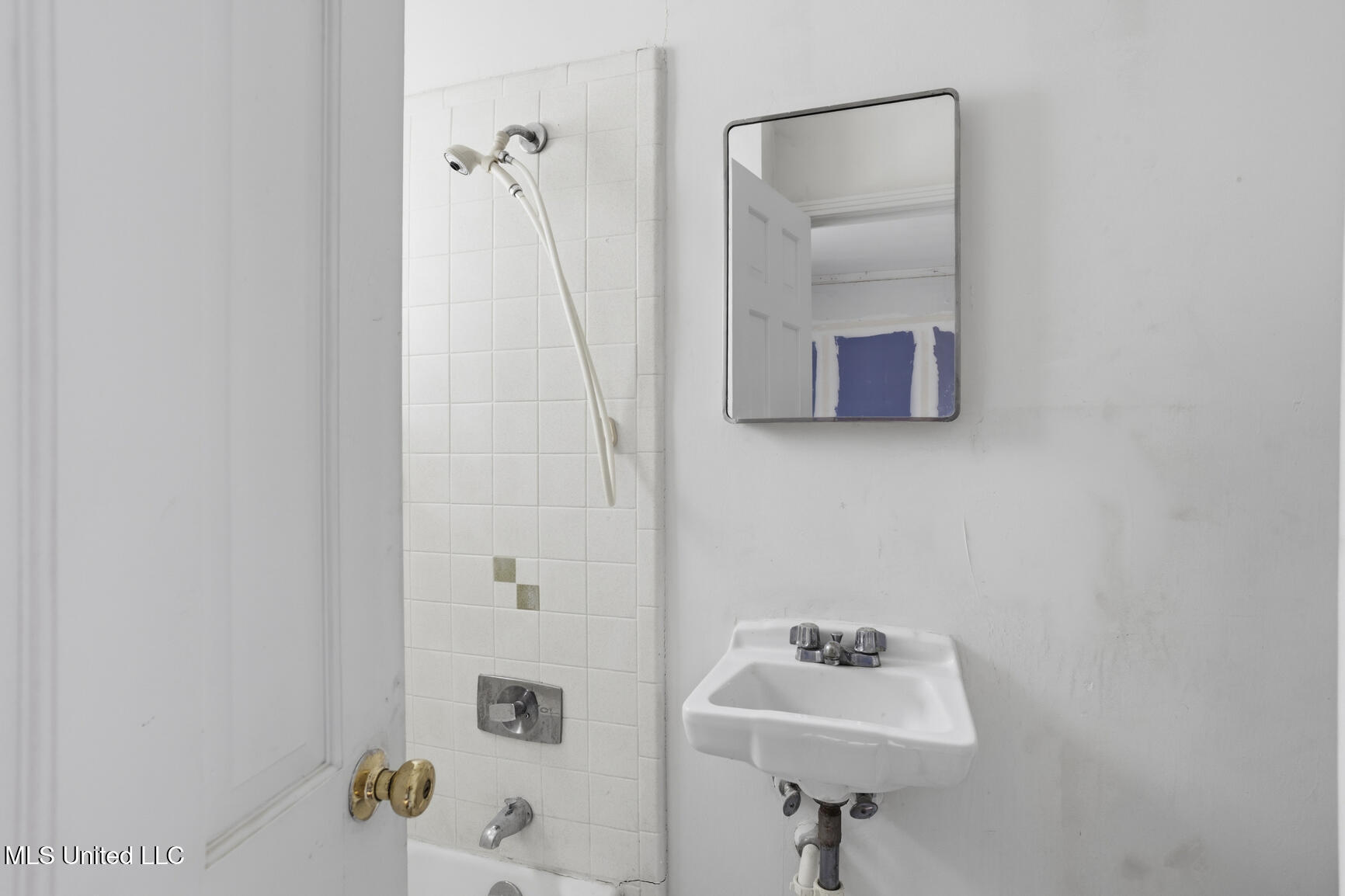 1112 Meadowbrook Road