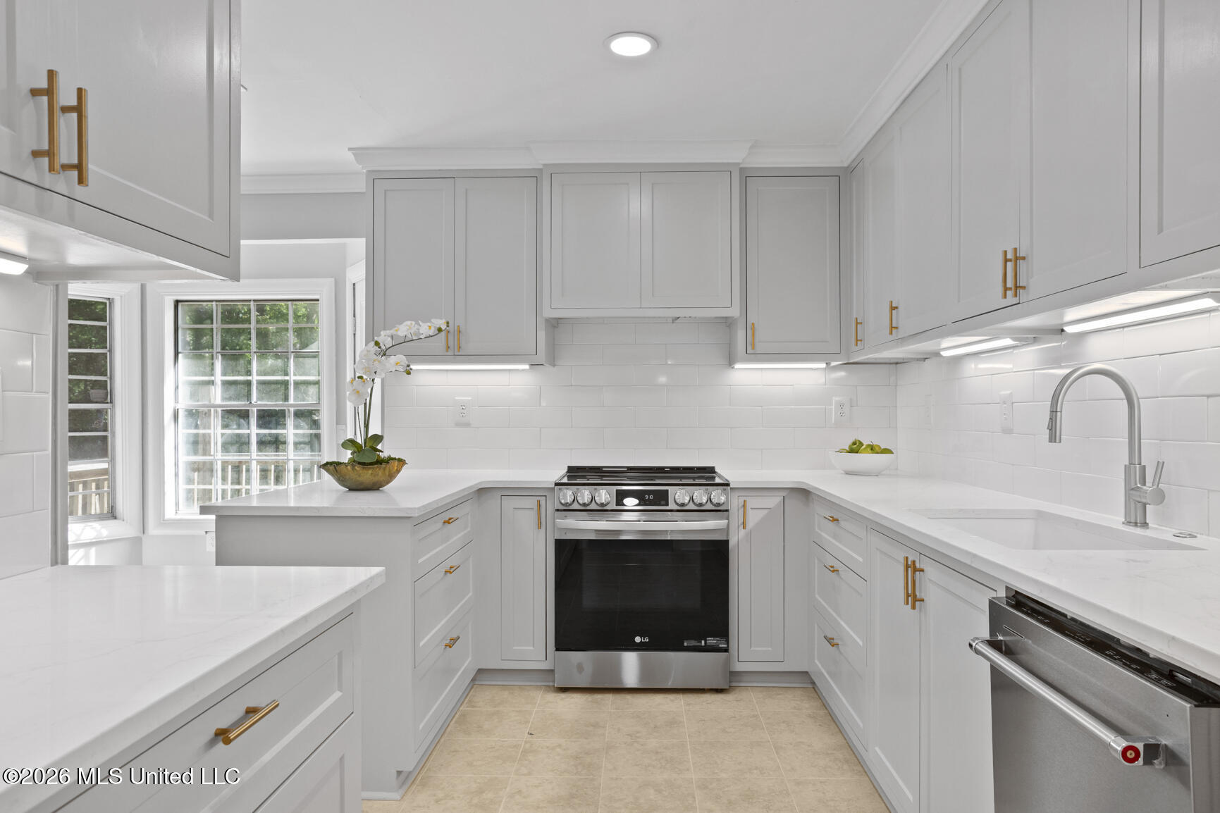 1112 Meadowbrook Road