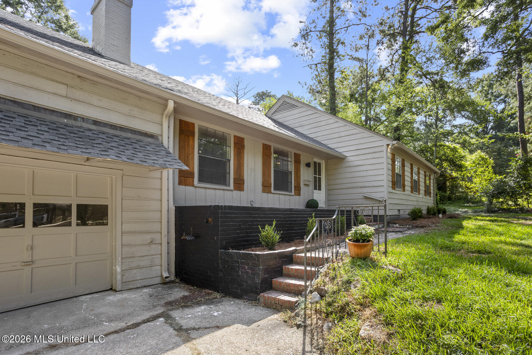 1112 Meadowbrook Road