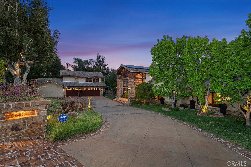 7626 E Saddlehill Trail