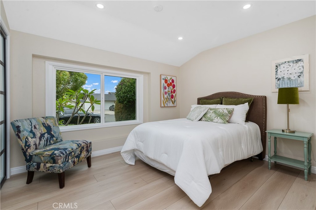 3213 W Sunview Drive