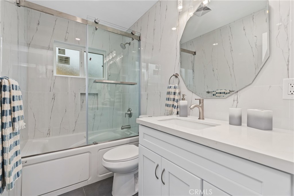 3213 W Sunview Drive