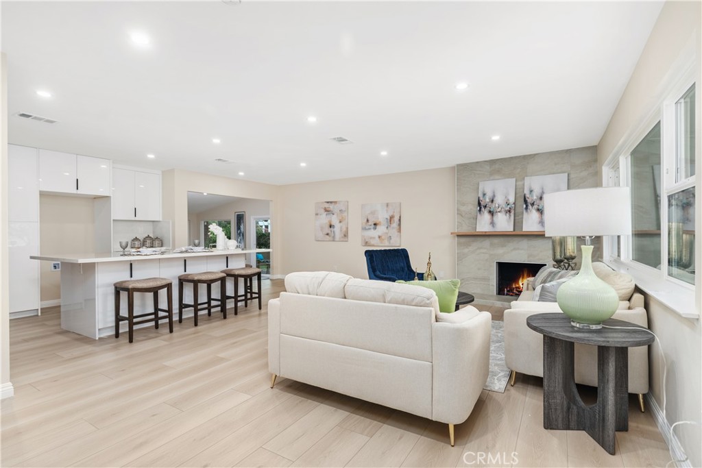 3213 W Sunview Drive