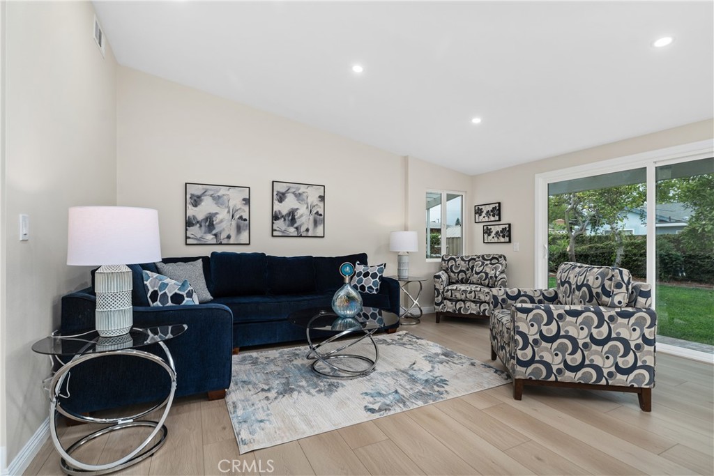 3213 W Sunview Drive