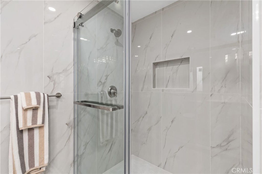 3213 W Sunview Drive