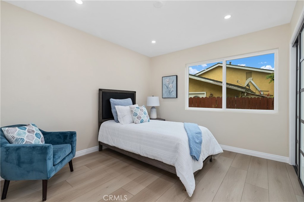 3213 W Sunview Drive