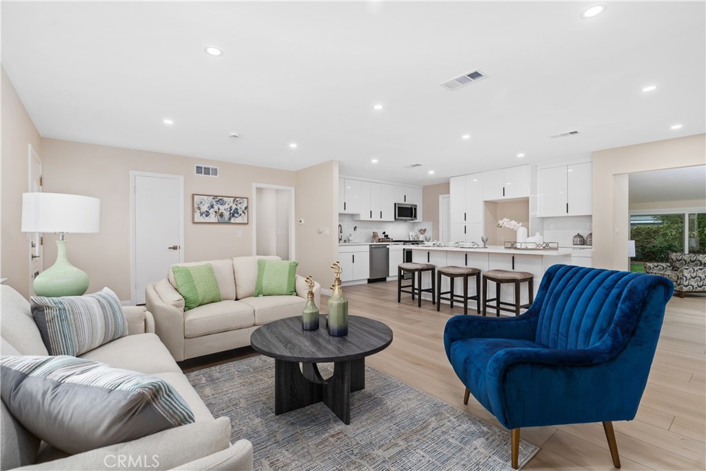 3213 W Sunview Drive